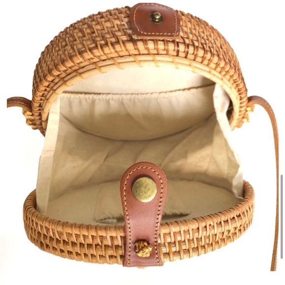 Handcrafted Shell Embellishment Rattan Leather Crossbody Bag Women’s - Picture 8 of 10